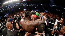 Wilder zdolal Ortiza v 10. kole KO a obhájil titul v superťažkej váhe WBC