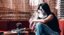 Štúdia dokázala, že jedno fajčenie shishy je horšie ako vyfajčenie škatuľky cigariet