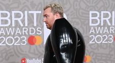 BRITs 2023: Vrchol nevkusu?! Sam Smith ako balón z jarmoku