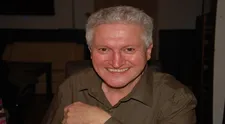 Podľahnete jeho šarmu?