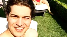 Emir z Ferihy si užíva aj na nakrúcaní: Polonahý na ležadle!