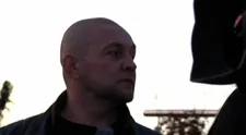 Farmárov zastavujú ľudia na ulici! Užívajú si chvíľku slávy