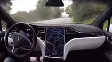 Auto rozhodne, koho má zabiť. Vedci chcú autonómnym vozidlám vštepiť etické pravidlá