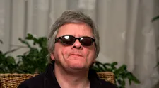 Zdenko síce nevidí, ale variť vie!
