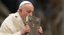 Ublížiť žene znamená uraziť Boha, zdôraznil pápež František v novoročnom príhovore