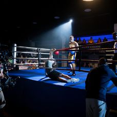 Boxerský zápas medzi konkurenčnými školami