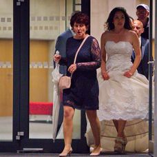 Roky svadbu odkladala, teraz je z nej pani. Katarína Hasprová v svadobných šatách