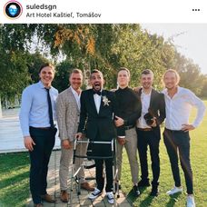 Ženáč s kamarátmi