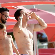 Mark Wahlberg ukázal na Barbadose vypracovanú postavu
