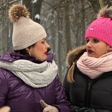 Cuky a Luky stavajú snehuliaka