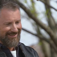 Fekete túži, aby s ním Gréta odišla.