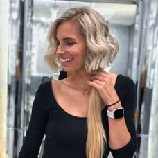 Jakub Voráček sa teší z gólu so spoluhráčom Filipom Hronekom v zápase medzi Českom a Lotyšskom.