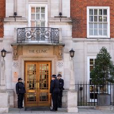 Kráľovná Kamila navštívila kráľa Karola III. v nemocnici