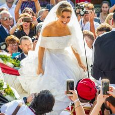 Maria Menounos sa vydala