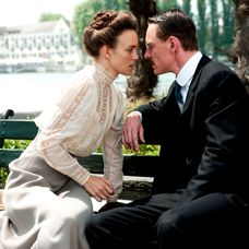 Michael Fassbender s Kierou Knightley vo filme Nebezpečná metóda