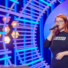 Marie Brezňáková zaspievala českú hymnu.