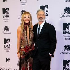 Rita Ora a Taika Waititi