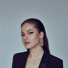 Nela Slováková s maminkou na plese