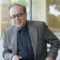 Zomrel Ismail Kadare