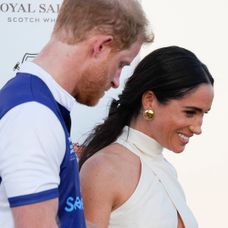 Princ Harry s Meghan po jazdeckom póle