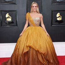 Carrie Underwood na 64. ročníku udeľovania hudobných cien Grammy v Las Vegas