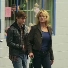 Erika Eleniak vo filme Vianočný tanec