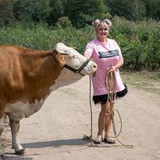 Evelyn s kravou Malinou