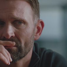 Andrej zistí detaily z Laurinej minulosti.