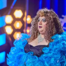 Tiffany Biggest zaspievala Stín katedrál od Petra Muka