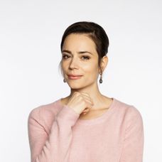 Obvinená.