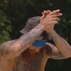 Pirát využil príležitosť, aby priamo z ostrova zablahoželal manželke Janke k narodeninám.