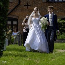 Herec z Lásky nebeskej, Thomas Brodie-Sangster, sa oženil