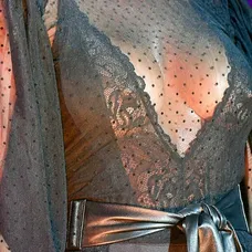 Dara Rolins v sexy kostýme. 