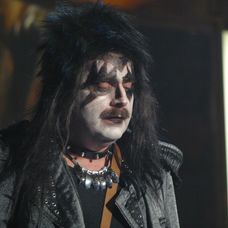 Pater Marcin ako Gene Simmons
