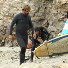 Gerard Butler na pláži v Malibu