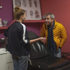 Vlado sa rozhodne pre tetovanie obrovských rozmerov.