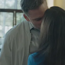 Júlia (Sarah Arató) sa z Andrejovej (Ján Koleník) bezprostrednosti tešila iba chvíľu.