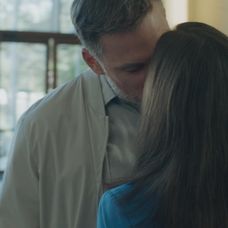 Júlia (Sarah Arató) sa z Andrejovej (Ján Koleník) bezprostrednosti tešila iba chvíľu.