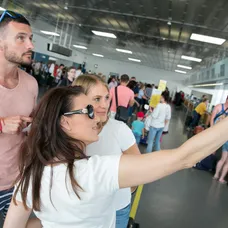 Martin Šmahel, Karin Haydu a Adriana Špronglová tesne pred odletom