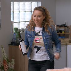 Petra má konečne pánsku návštevu.