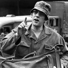 Donald Sutherland vo filme Mash z roku 1970