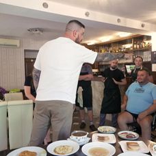 Na nože - Martin nechal navariť všetky jedlá z ponuky