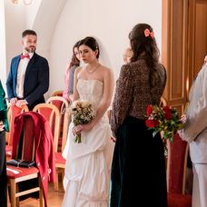 Lenka ušla sperd oltára