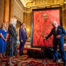 V Londýne predstavili prvý oficiálny portrét britského kráľa Karola III.