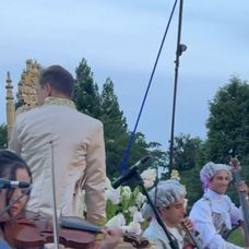 Jennifer Lopez oslávila 55. narodeniny na motív slávneho seriálu.