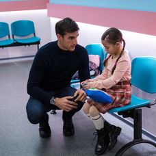 Hanka si už vybrala brata. Toto je on