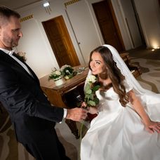 V relácii pre deti účinkujú nahí dospelí.