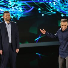 Moderátorka Adriana Poláková s perinkou, ktorá utíši dieťa za sedem sekúnd.