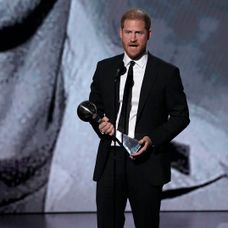 Princ Harry prijal cenu Pata Tillmana