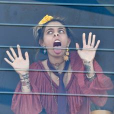 Paris Jackson na dostihoch. 